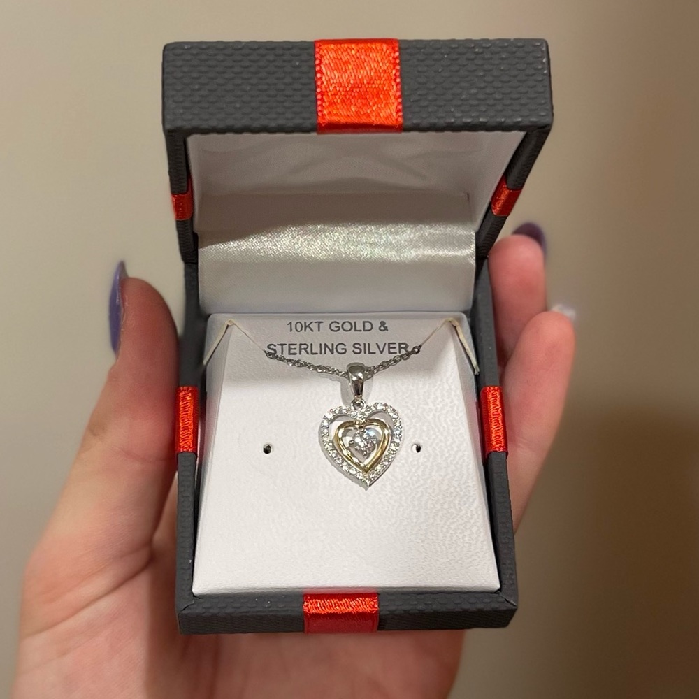 BRAND NEW DIAMOND HEART NECKLACE